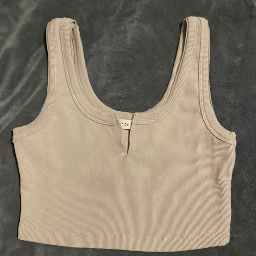 Light grey, cute little crop tank!